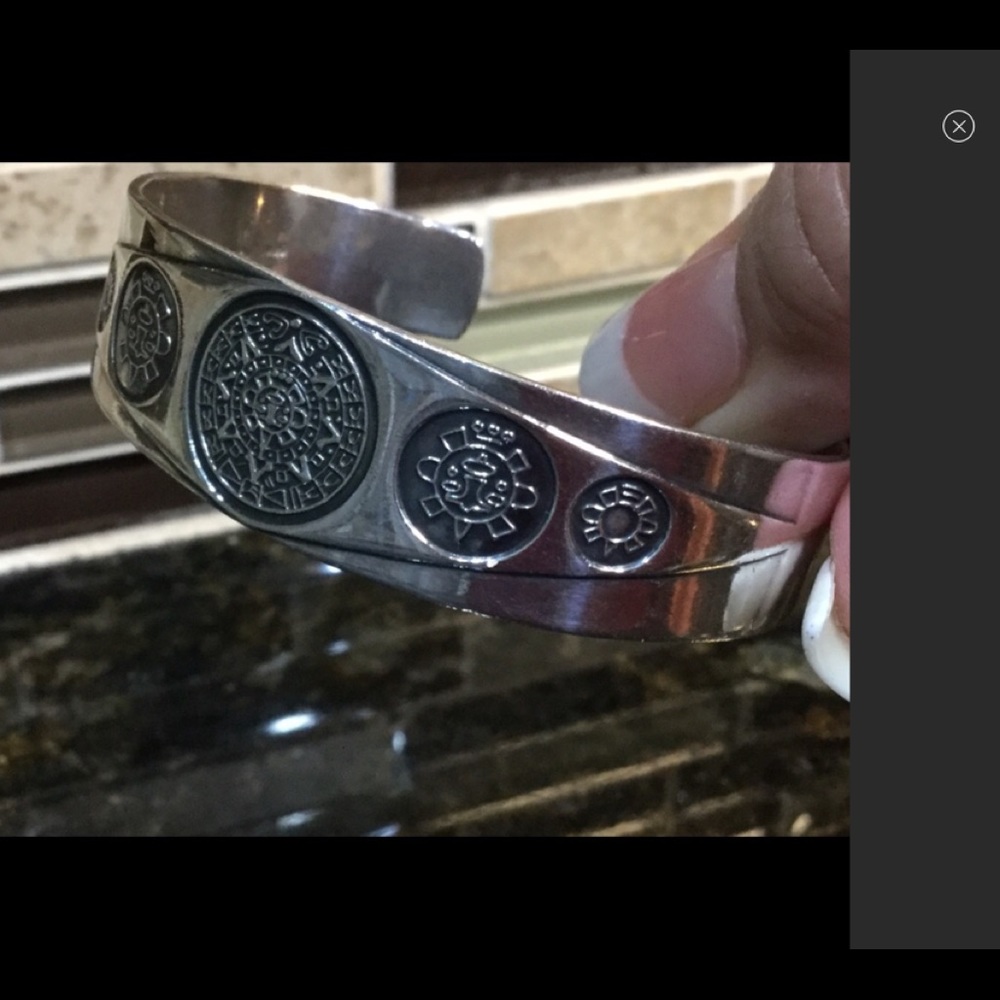 Beautiful Silver 9.25  Aztec Calendar bracelet.